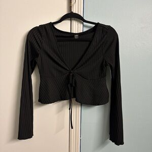 Black tie-front long sleeve crop top